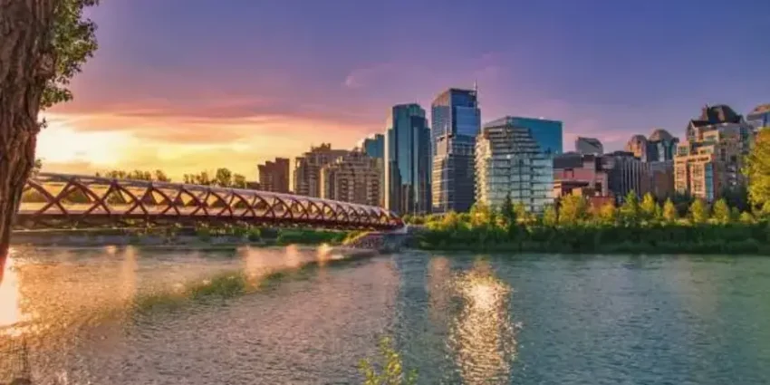 Enjoy a beautiful summer day in Calgary, where the city comes alive with outdoor adventures, lush parks, and a vibrant atmosphere. Things to Do in Calgary in Summer